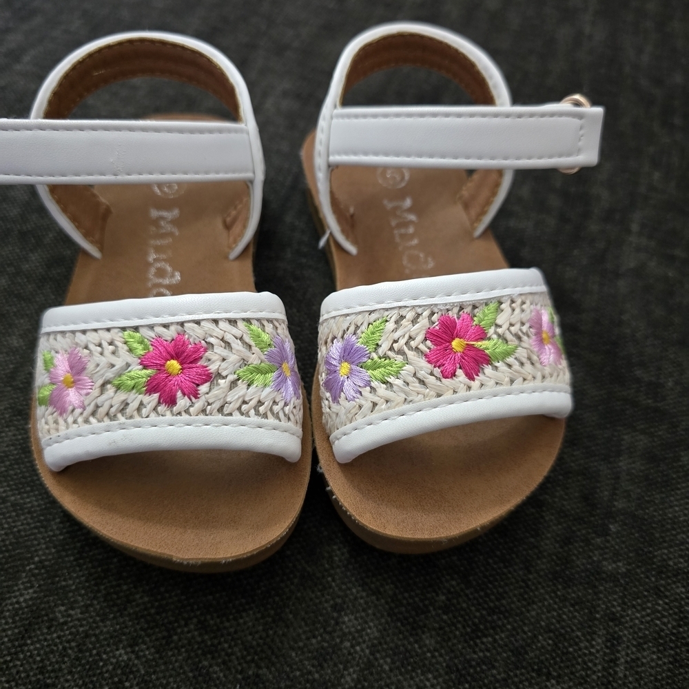 Mudd White Floral Kids Sandals - Picture 2 of 9